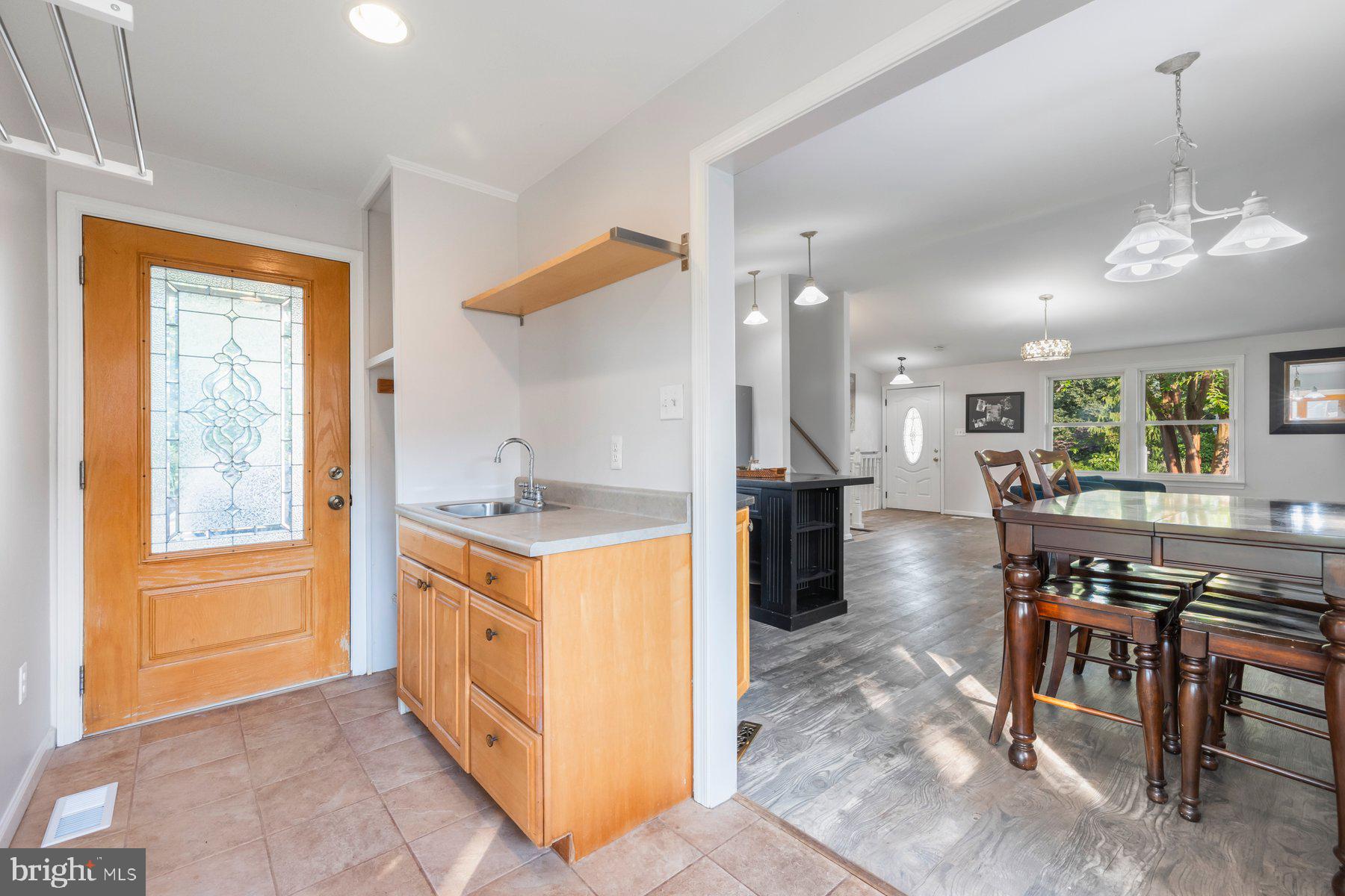 17528 Collier Circle Poolesville, MD 20837 - Photo 16 of 43 Mudroom