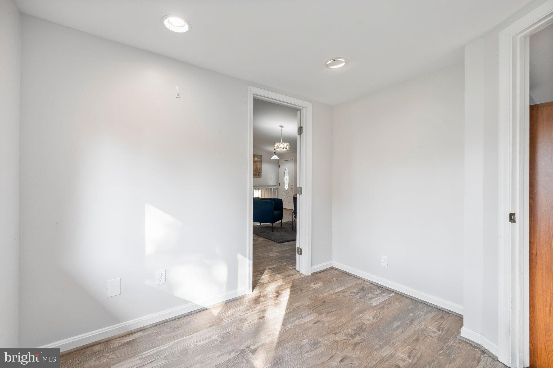 17528 Collier Circle Poolesville, MD 20837 - Photo 20 of 43 Main level flex/office space