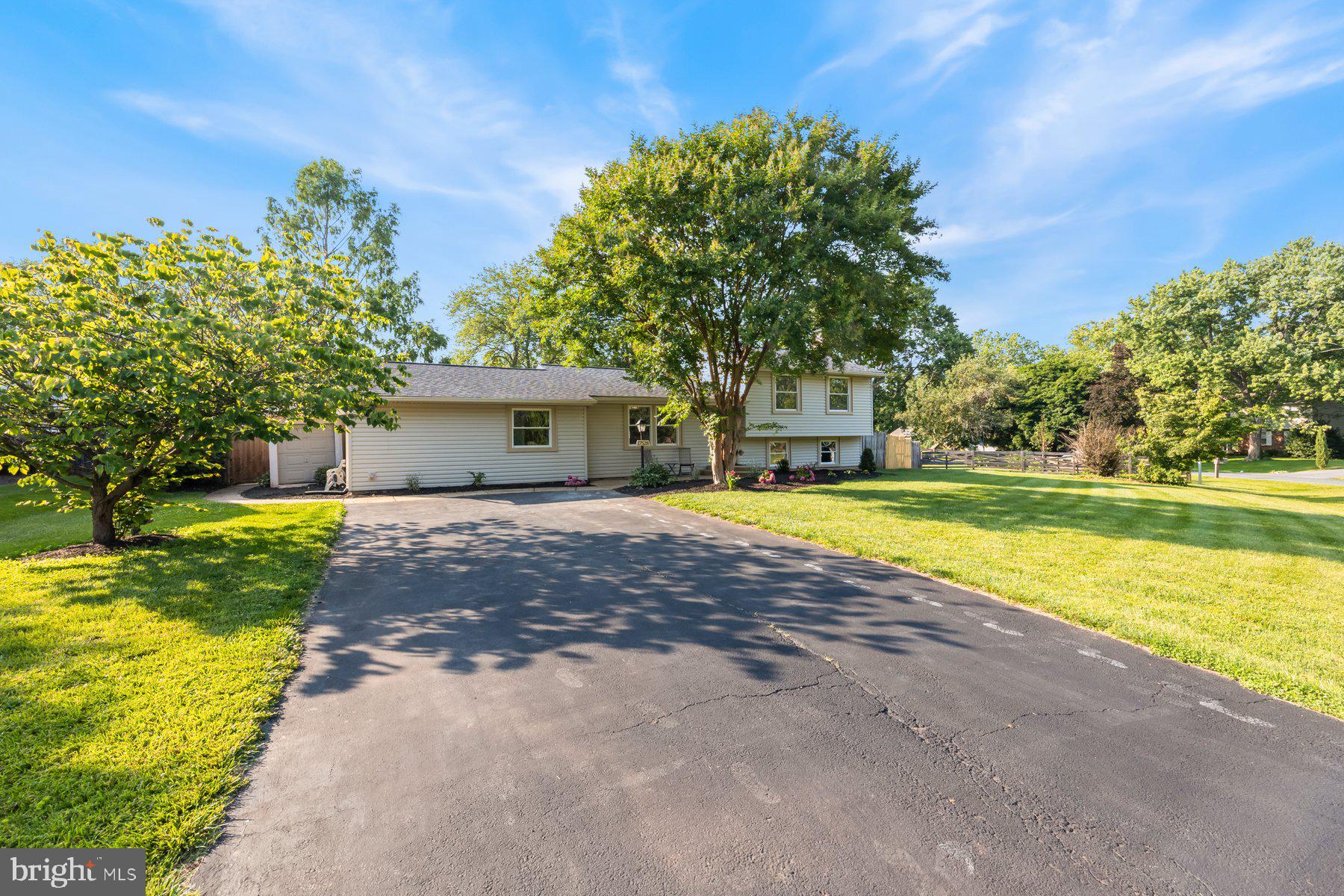 17528 Collier Circle Poolesville, MD 20837 - Photo 2 of 43 Welcome to 17528 Collier Circle!