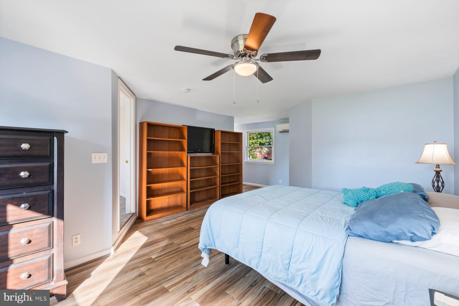 17528 Collier Circle Poolesville, MD 20837 - Photo 23 of 43 Primary bedroom