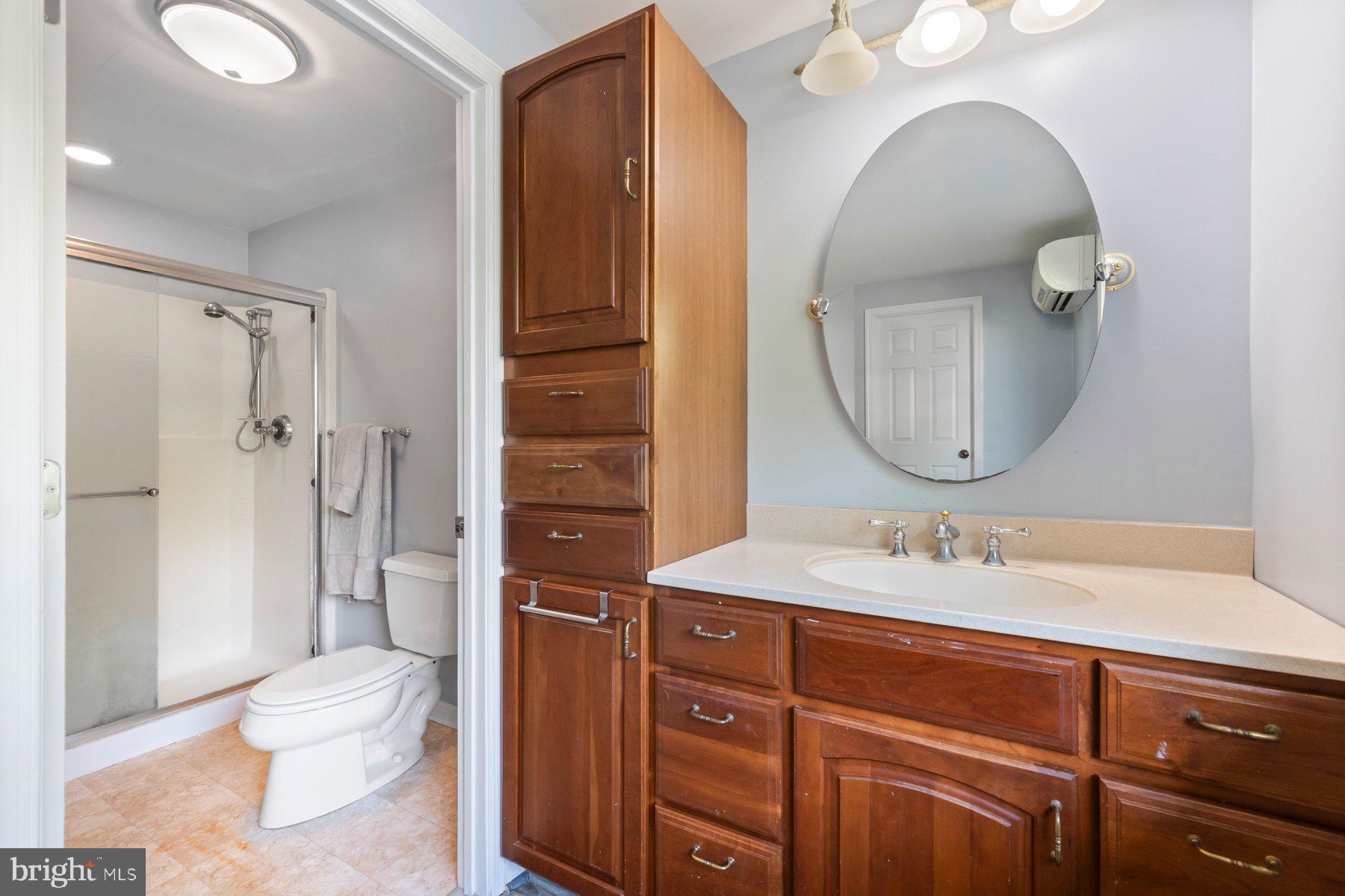 17528 Collier Circle Poolesville, MD 20837 - Photo 24 of 43 Primary full bathroom