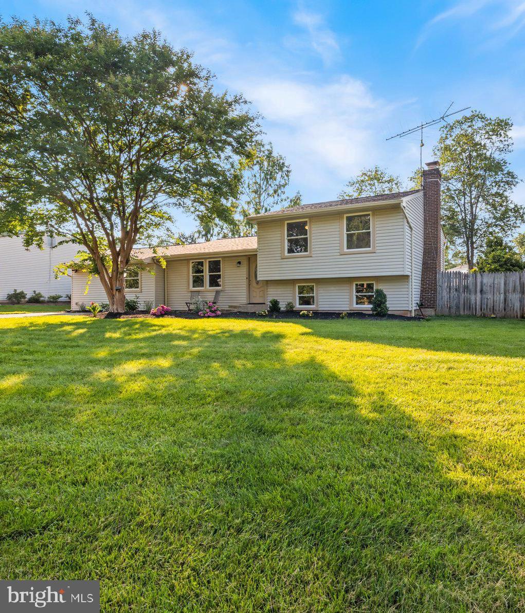 17528 Collier Circle Poolesville, MD 20837 - Photo 3 of 43 Welcome to 17528 Collier Circle!