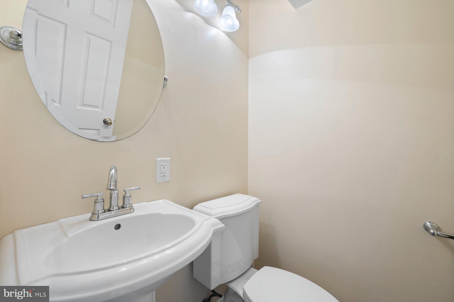 17528 Collier Circle Poolesville, MD 20837 - Photo 35 of 43 Half-Bath