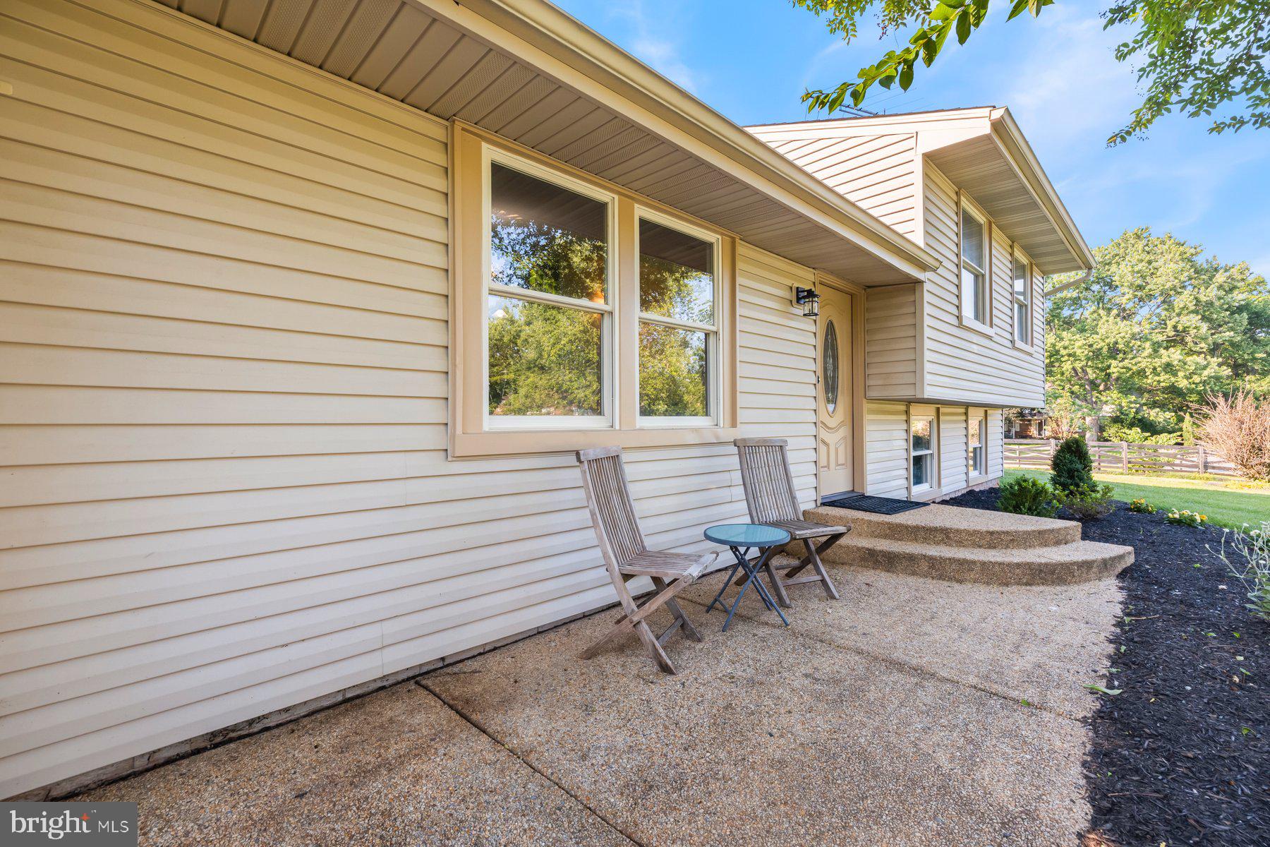 17528 Collier Circle Poolesville, MD 20837 - Photo 4 of 43 Inviting Front Patio