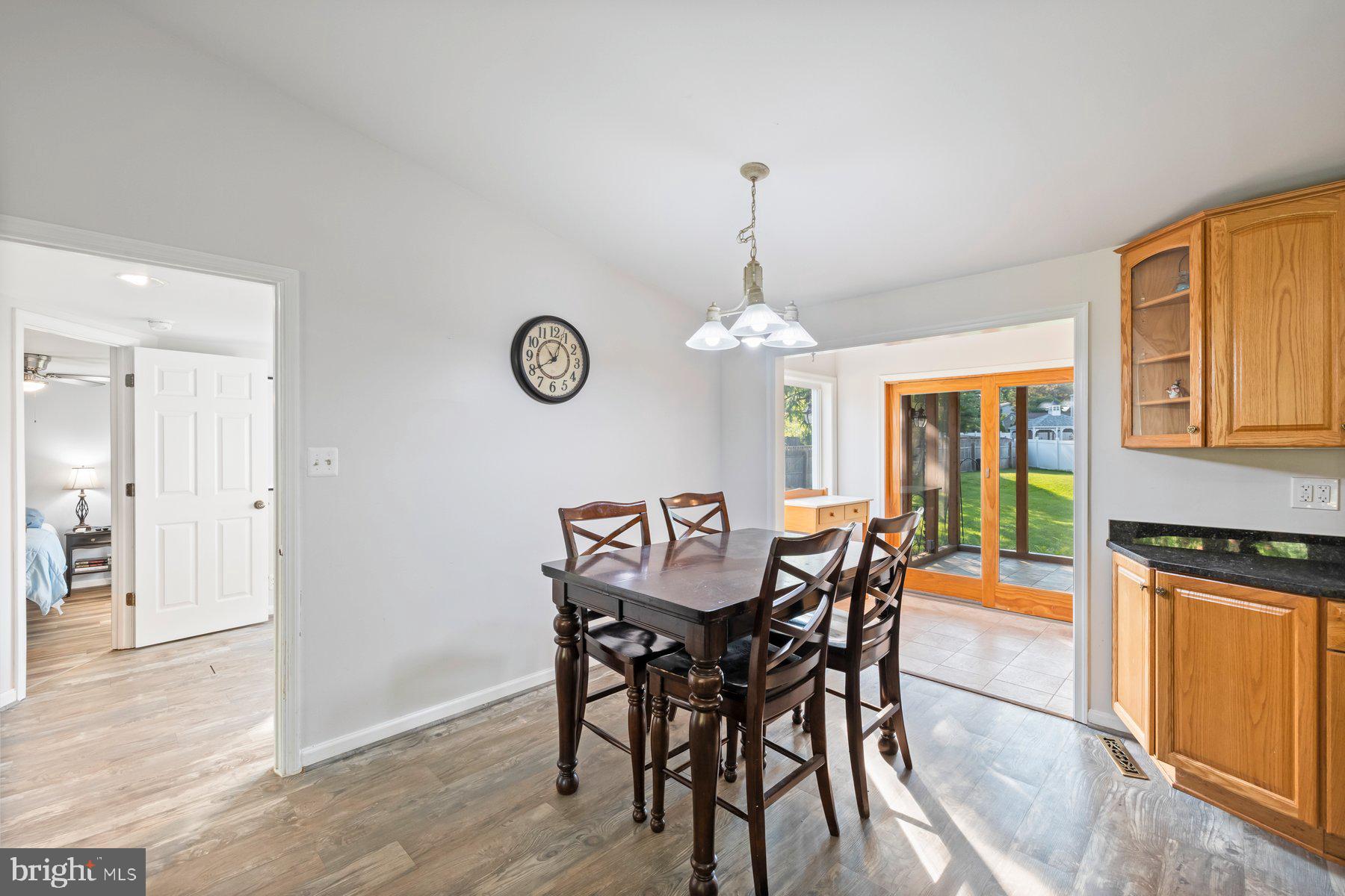 17528 Collier Circle Poolesville, MD 20837 - Photo 8 of 43 Dining Area