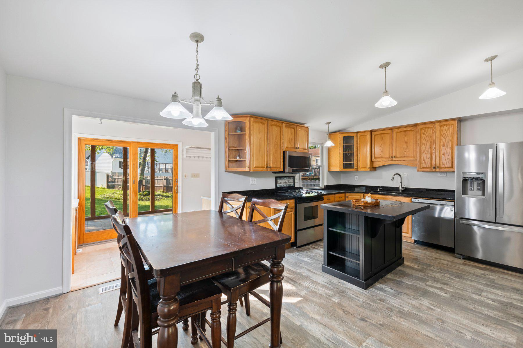 17528 Collier Circle Poolesville, MD 20837 - Photo 9 of 43 Dining and Kitchen