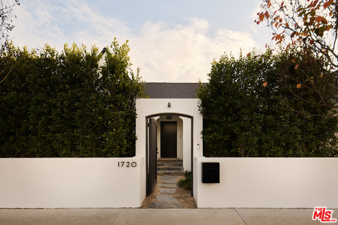 1720 Washington Way Venice, CA 90291 - Photo 2 of 16