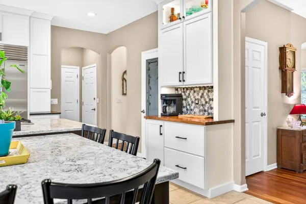 $674,900 | 325 Stratford Lane, Appleton, WI 54913