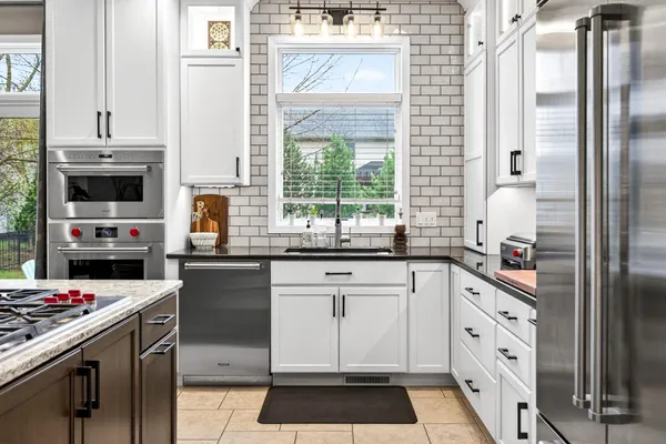 $674,900 | 325 Stratford Lane, Appleton, WI 54913