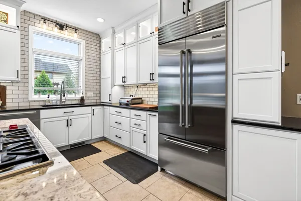 $674,900 | 325 Stratford Lane, Appleton, WI 54913