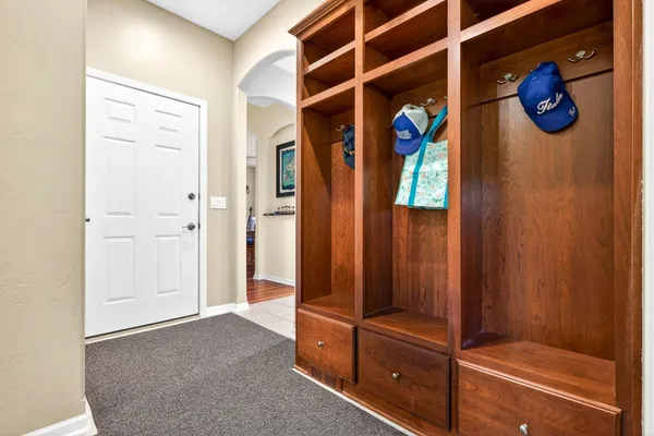 $674,900 | 325 Stratford Lane, Appleton, WI 54913