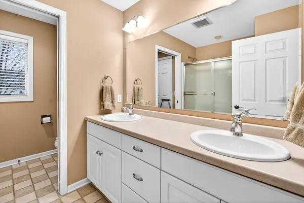 $674,900 | 325 Stratford Lane, Appleton, WI 54913