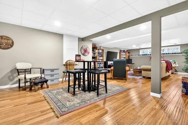 $674,900 | 325 Stratford Lane, Appleton, WI 54913