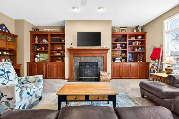 $674,900 | 325 Stratford Lane, Appleton, WI 54913