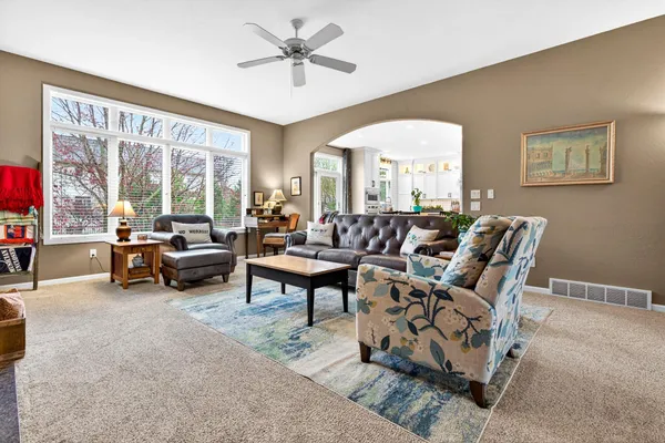 $674,900 | 325 Stratford Lane, Appleton, WI 54913