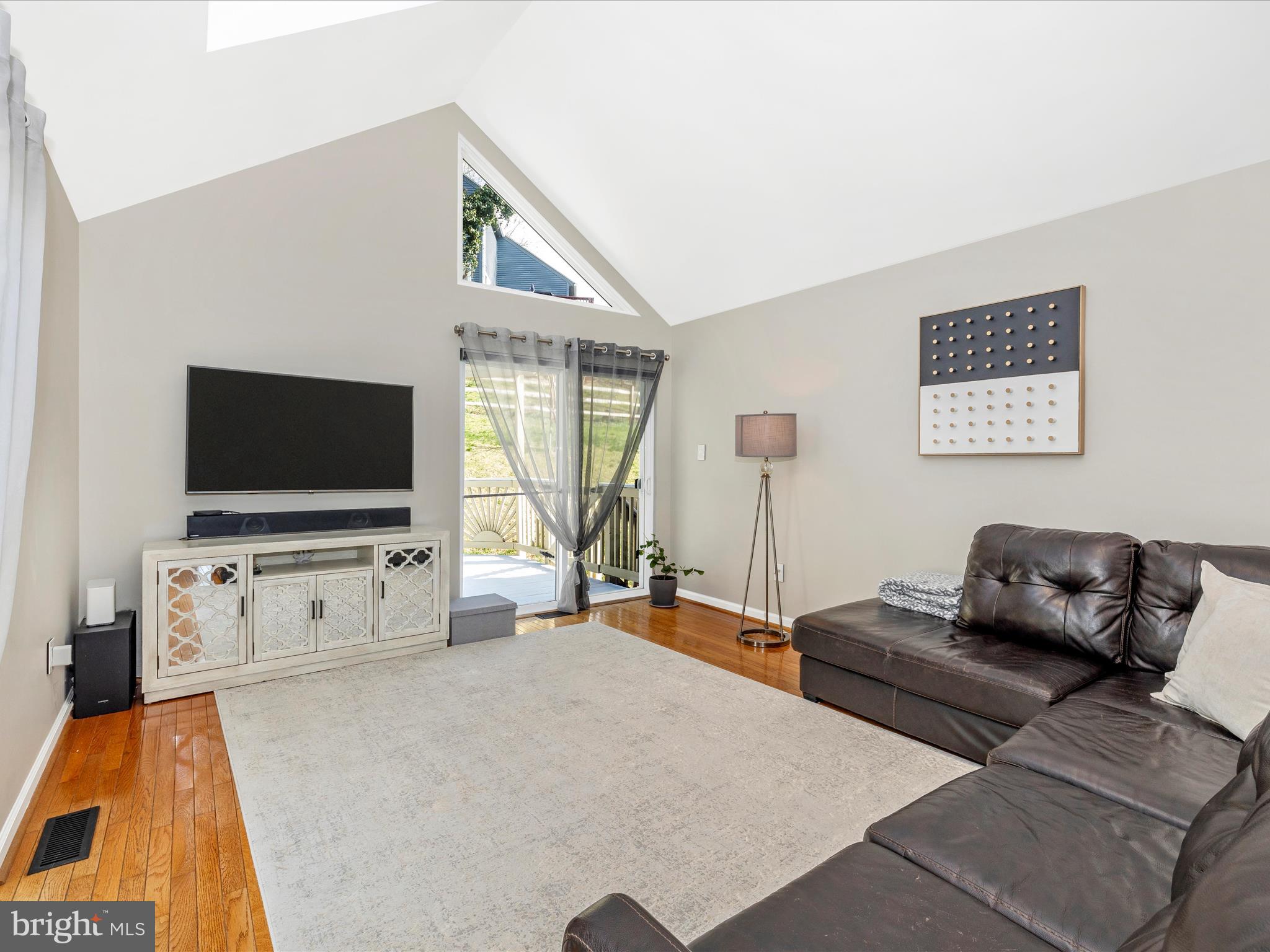 6597 Edgewood Road New Market, MD 21774 - Photo 19 of 98 Living Room