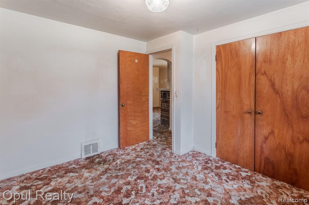 40295 Harris Road Belleville, MI 48111 - Photo 7 of 32