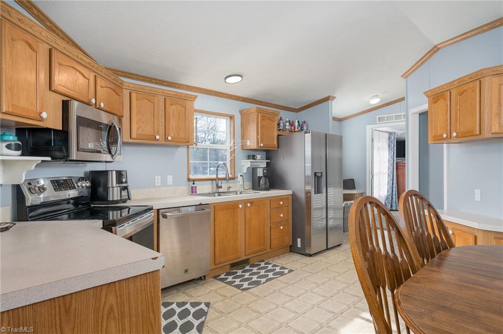 182 Jenkins Road Lexington, NC 27295 - Photo 12 of 44 Kitchen