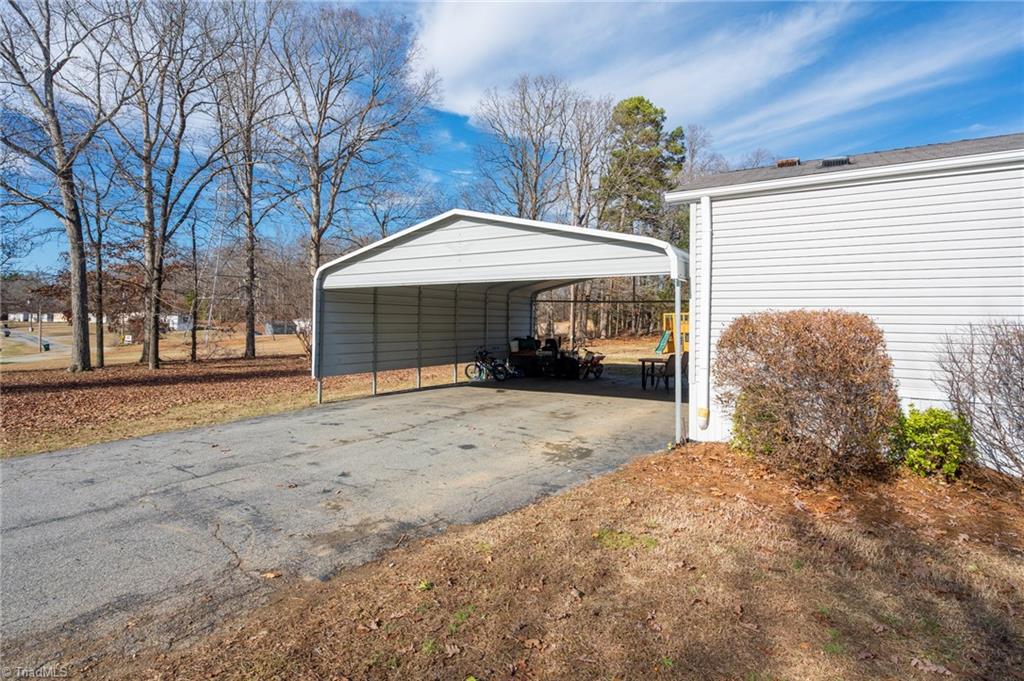 182 Jenkins Road Lexington, NC 27295 - Photo 7 of 44 Detached Carport