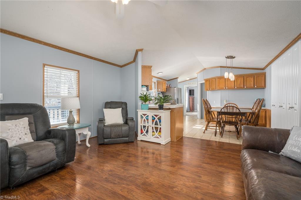 182 Jenkins Road Lexington, NC 27295 - Photo 9 of 44 Living Room