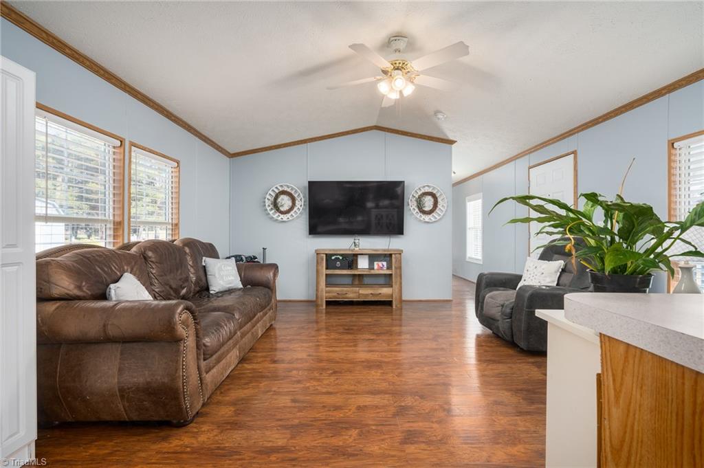182 Jenkins Road Lexington, NC 27295 - Photo 10 of 44 Living Room