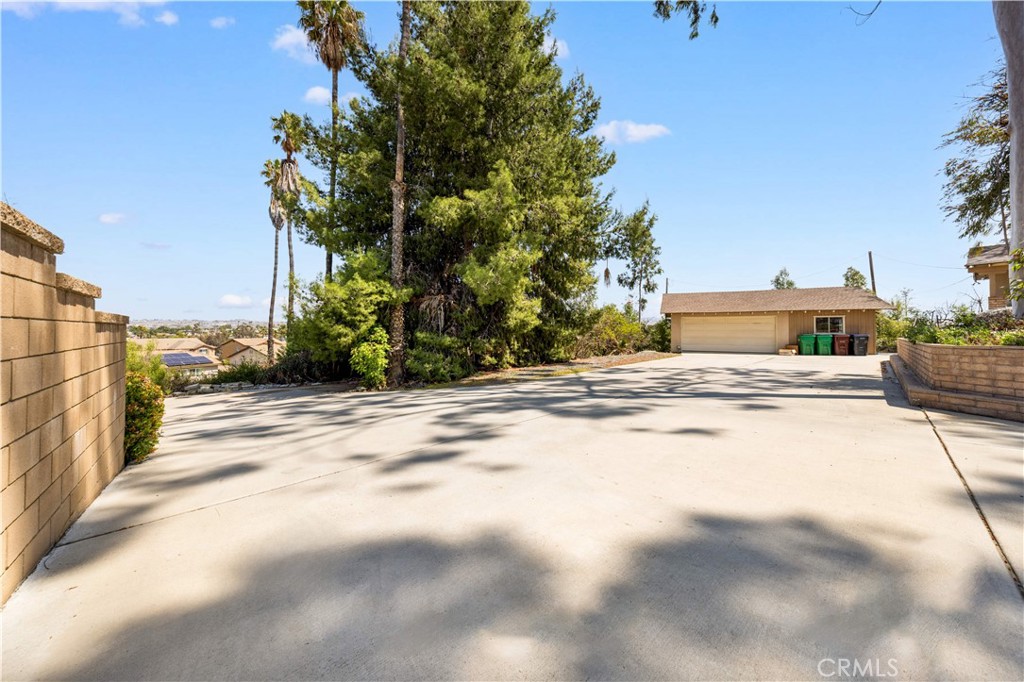 12257 Skywood Court Riverside, CA 92503 - Photo 11 of 47 Large parking for multiple vehicles