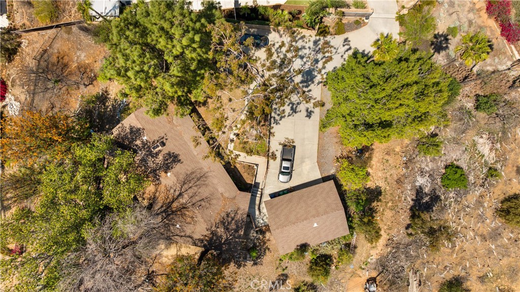 12257 Skywood Court Riverside, CA 92503 - Photo 19 of 47 Details on the driveway
