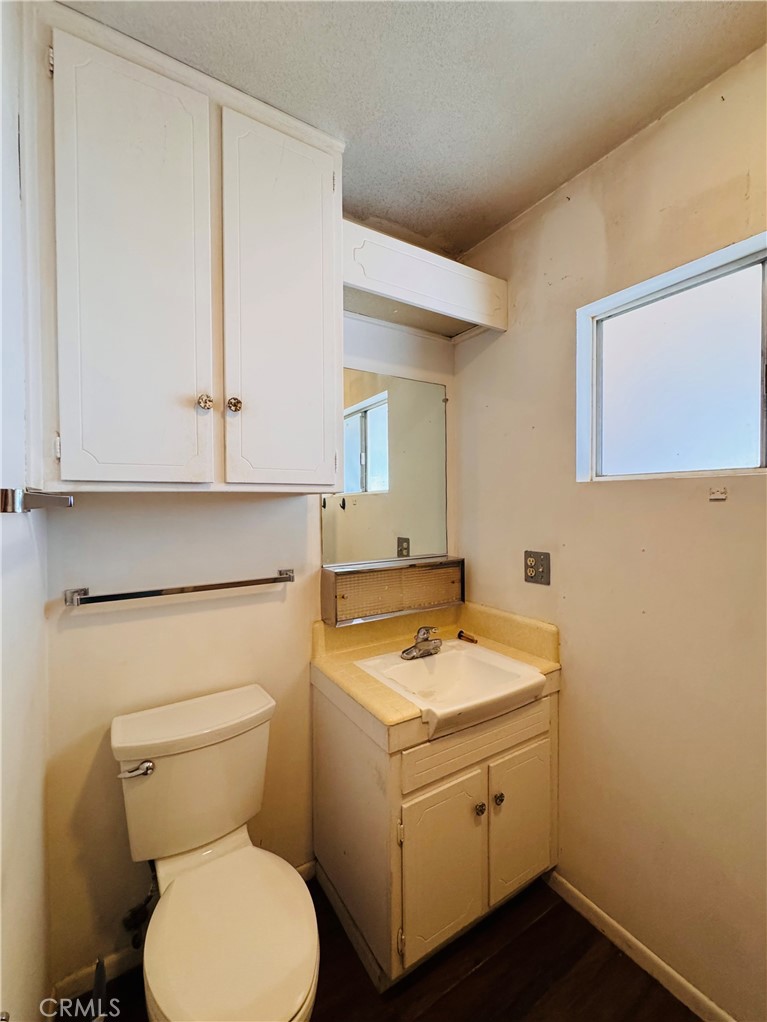 12257 Skywood Court Riverside, CA 92503 - Photo 39 of 47 Primary Bathroom