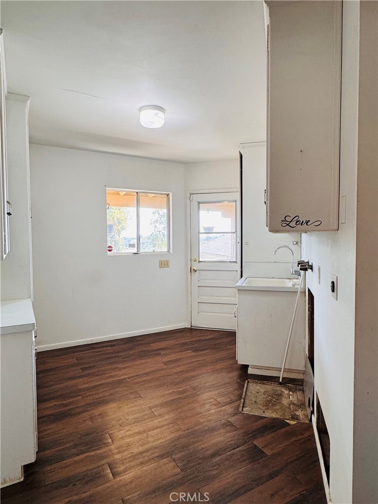 12257 Skywood Court Riverside, CA 92503 - Photo 44 of 47 Laundry Room
