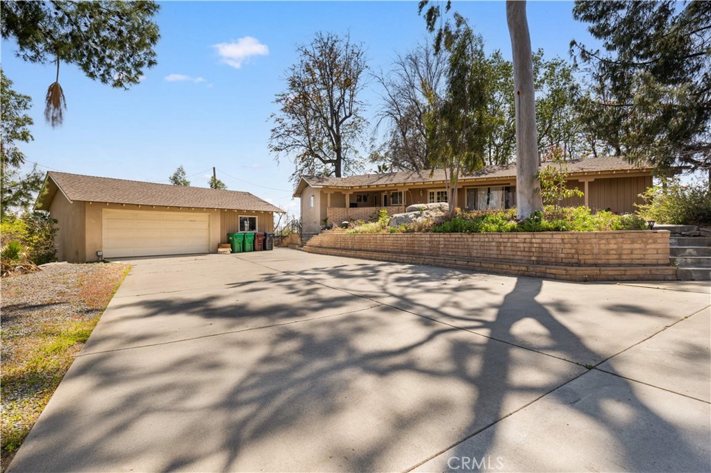 12257 Skywood Court Riverside, CA 92503 - Photo 10 of 47 Large parking for multiple vehicles