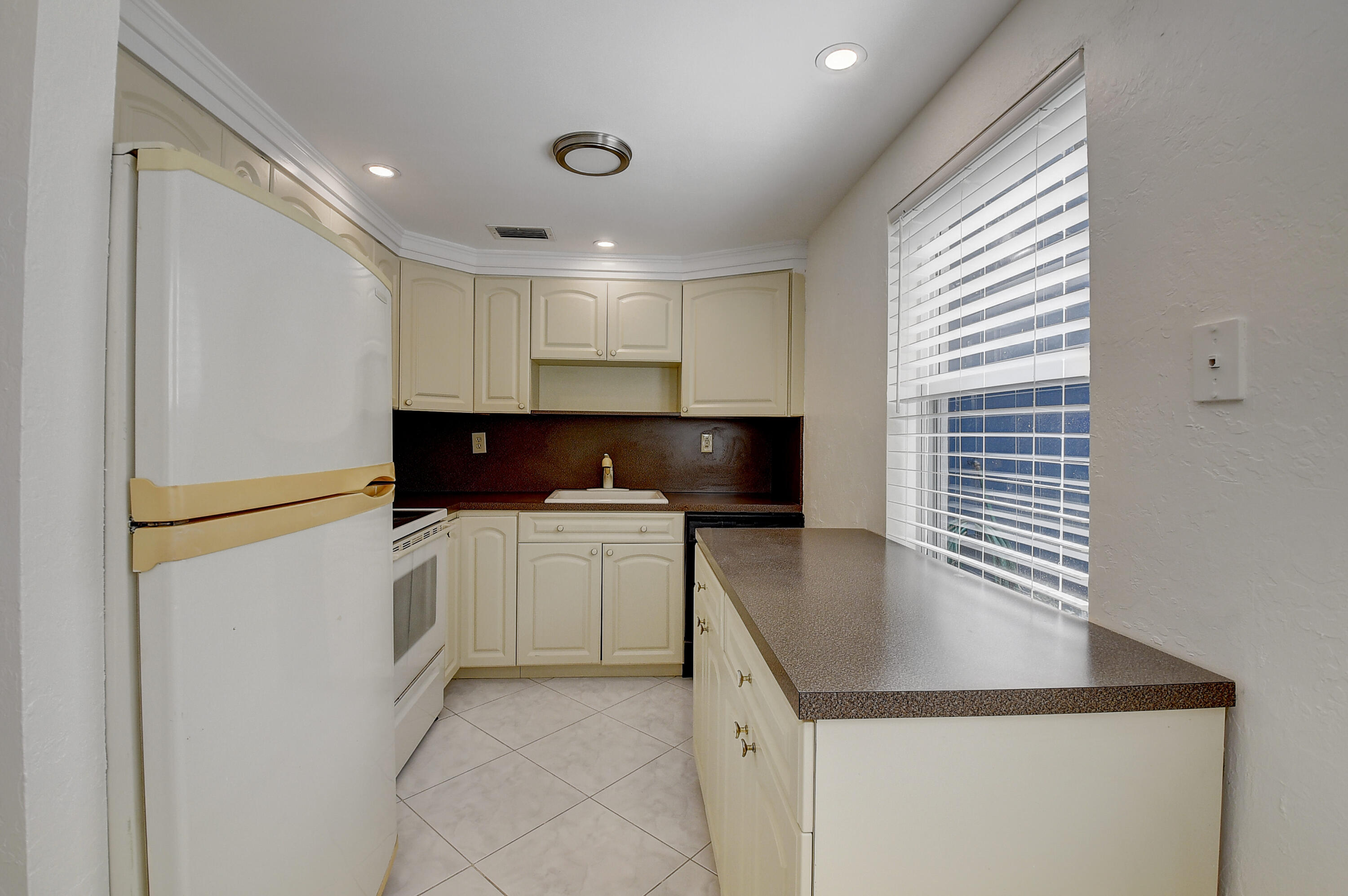 60 Normandy B Delray Beach, FL 33484 - Photo 2 of 60 09_2 (9)