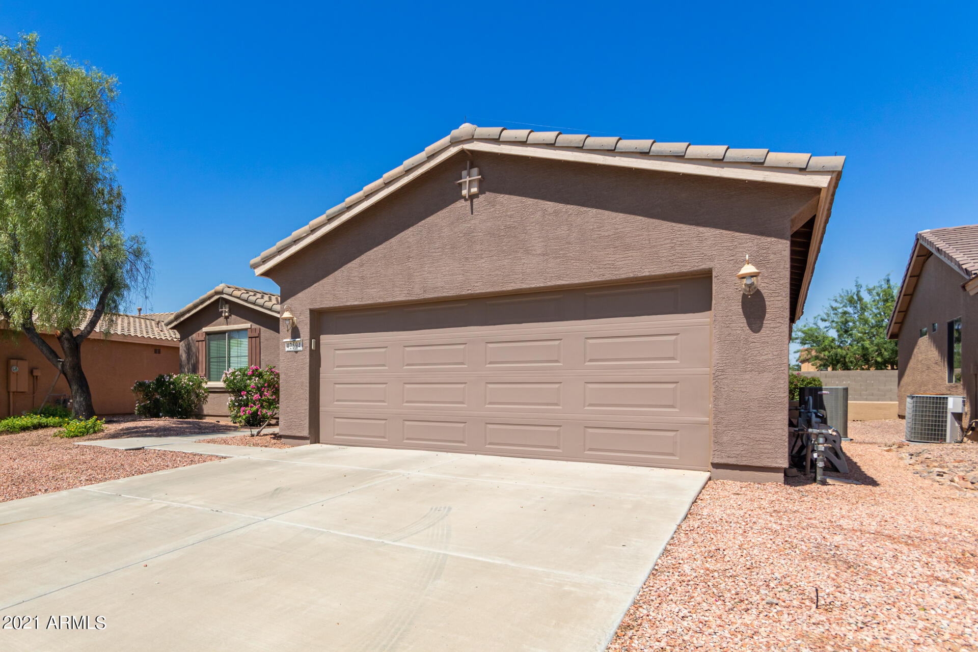 42594 Abbey Road Maricopa, AZ 85138 - Photo 3 of 37 03-Abbey