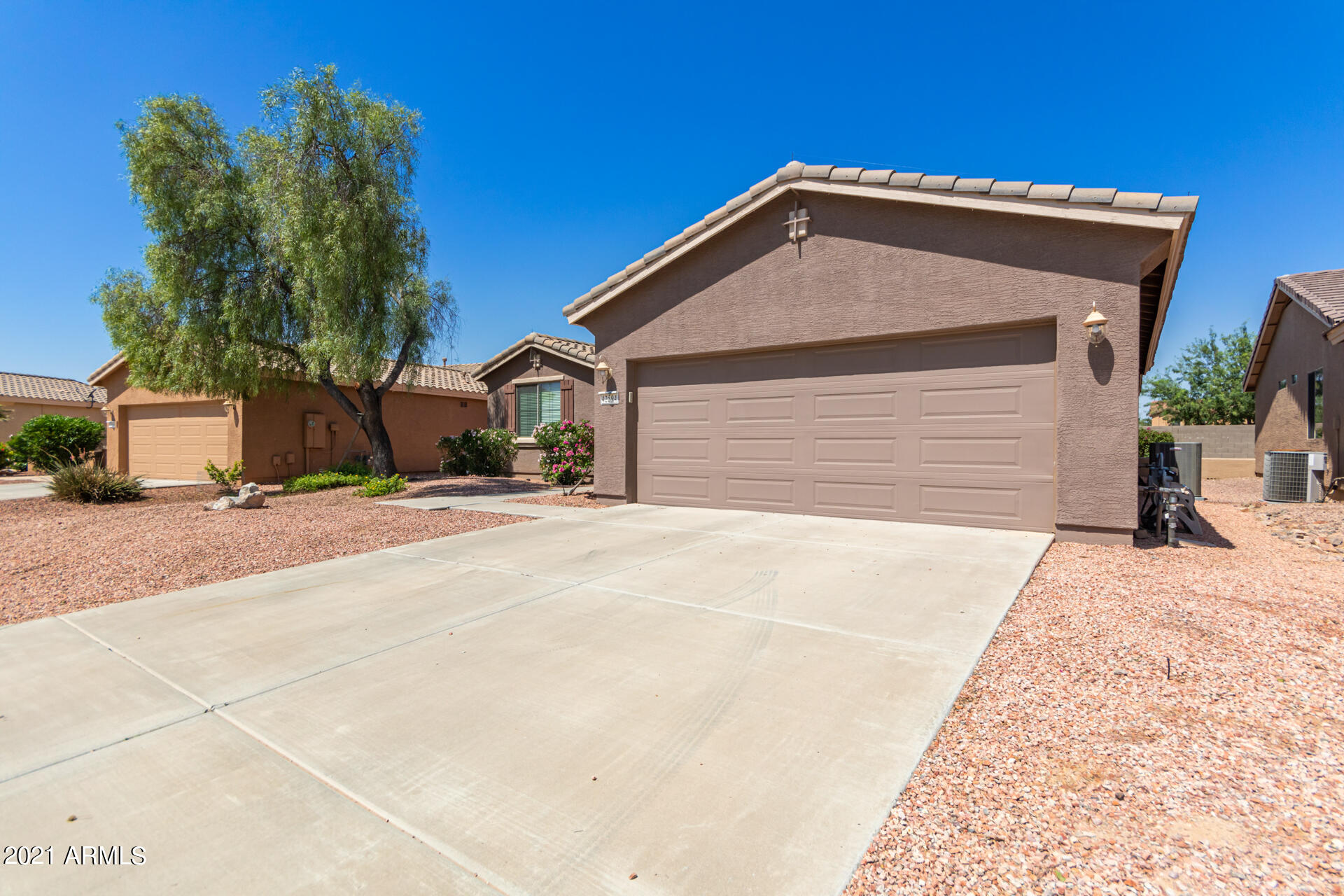 42594 Abbey Road Maricopa, AZ 85138 - Photo 4 of 37 04-Abbey