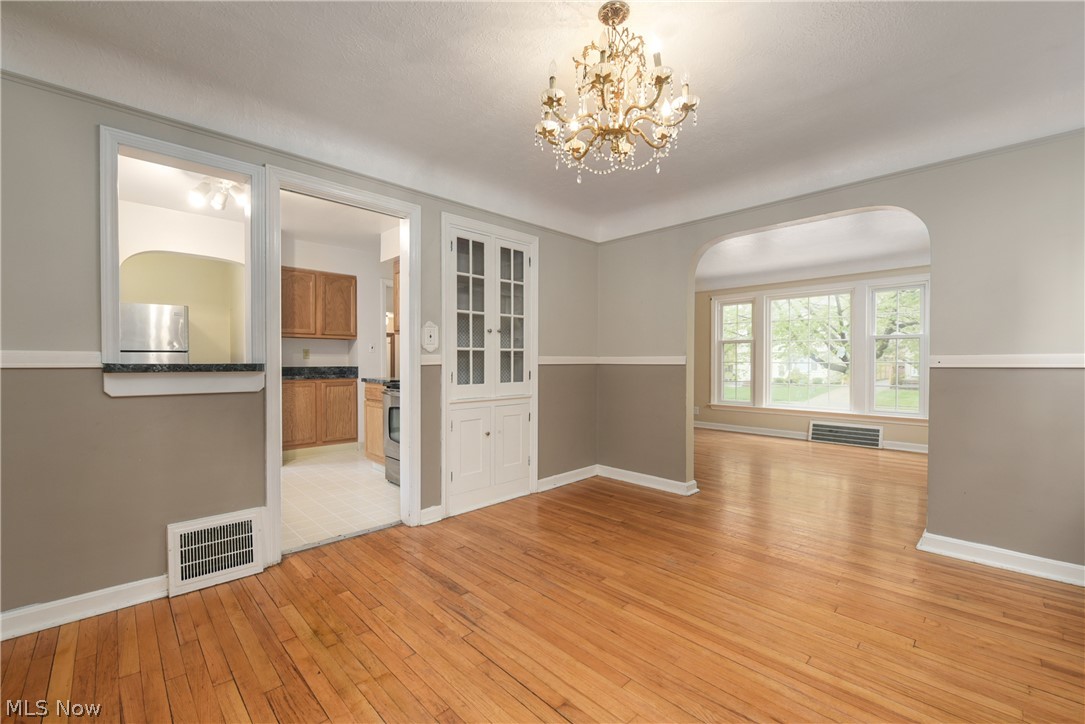 1148 Pennfield Road Cleveland, OH 44121 - Photo 10 of 32