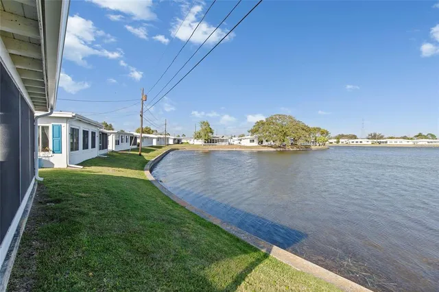 $299,999 | 9785 Mainlands Boulevard West, Unit 1B, Pinellas Park, FL 33782