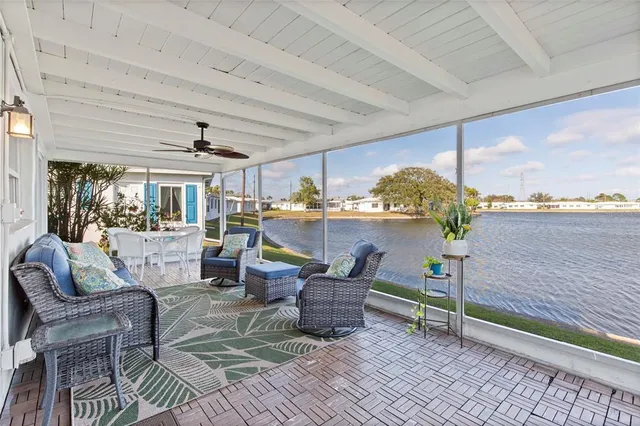 $299,999 | 9785 Mainlands Boulevard West, Unit 1B, Pinellas Park, FL 33782