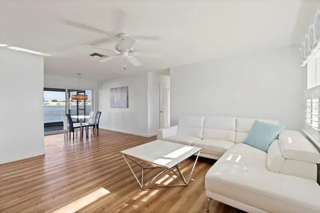 $299,999 | 9785 Mainlands Boulevard West, Unit 1B, Pinellas Park, FL 33782