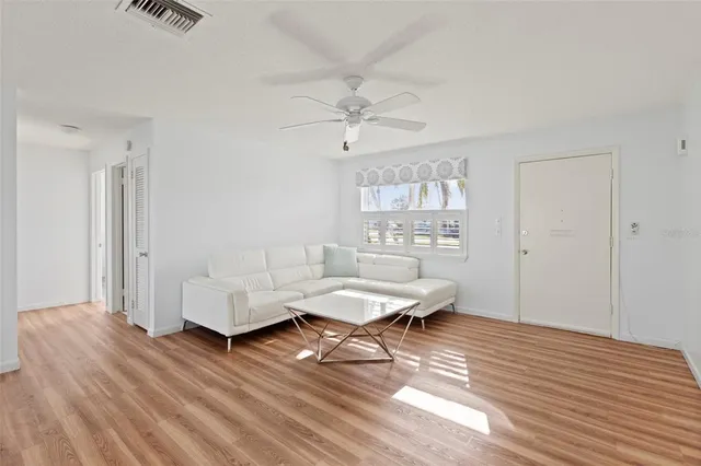 $299,999 | 9785 Mainlands Boulevard West, Unit 1B, Pinellas Park, FL 33782