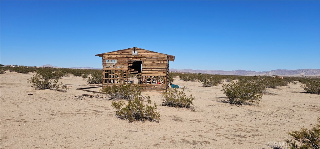 66356 Sonora Road Joshua Tree, CA 92252 - Photo 3 of 5 a view of a sky view