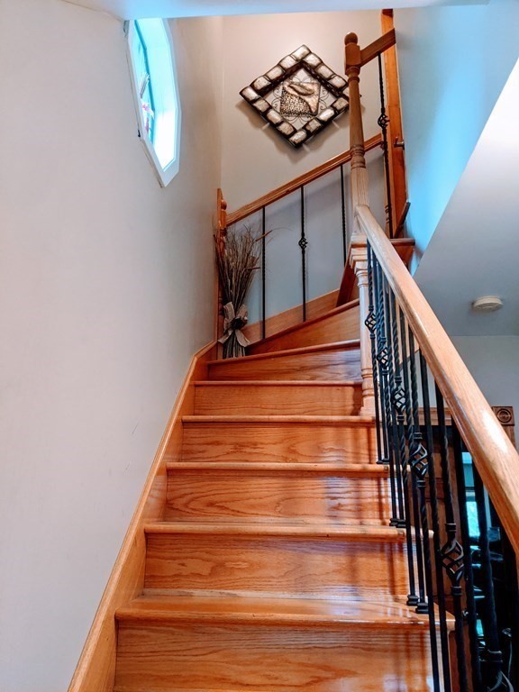 9 Byron Street Wakefield, MA 01880 - Photo 17 of 42 a view of entryway