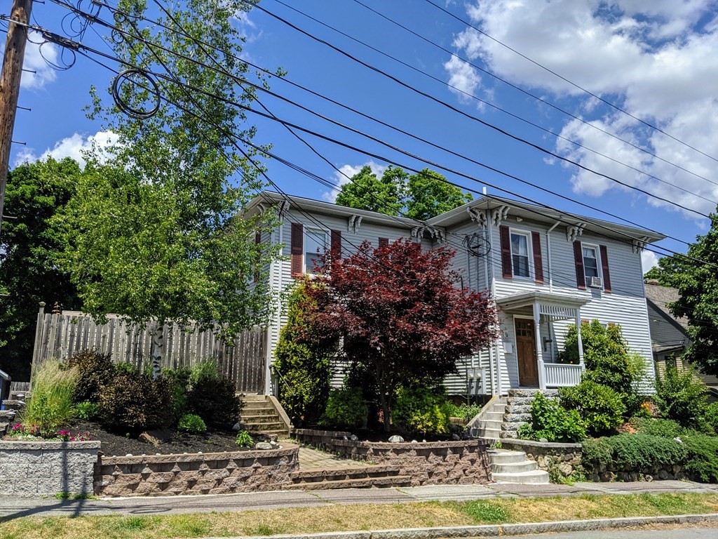 9 Byron Street Wakefield, MA 01880 - Photo 2 of 42 a front view of a house with garden