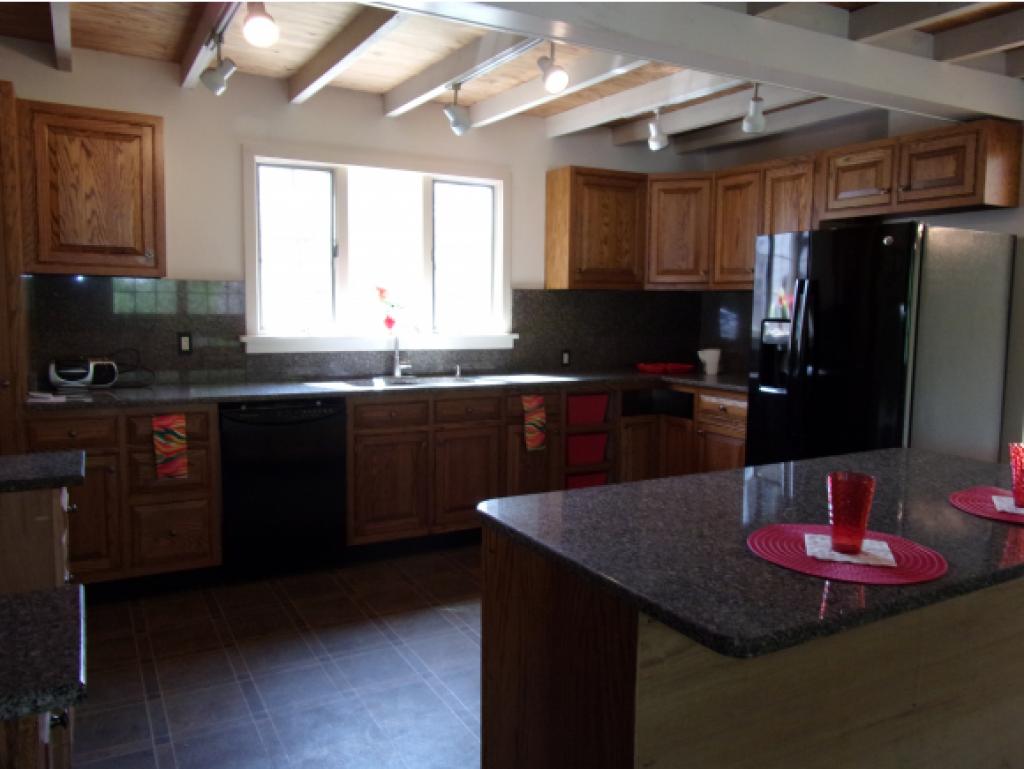 669 Paran Road Shaftsbury, VT 05257 - Photo 2 of 32 Gallery Image 2