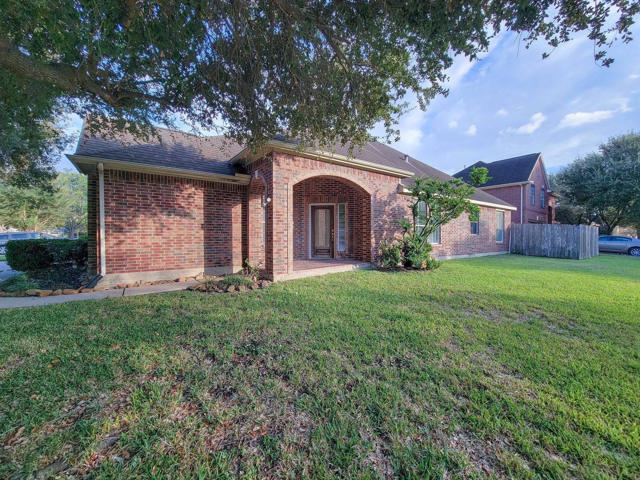 13935 Charterhouse Way Sugar Land, TX 77498 - Photo 33 of 36 a view of a house with garden and a large tree