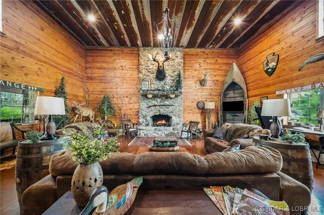 $2,000,000 | 129 Vaughan Road, Eldon, MO 65026