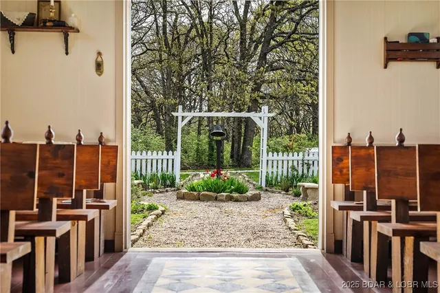 $2,000,000 | 129 Vaughan Road, Eldon, MO 65026