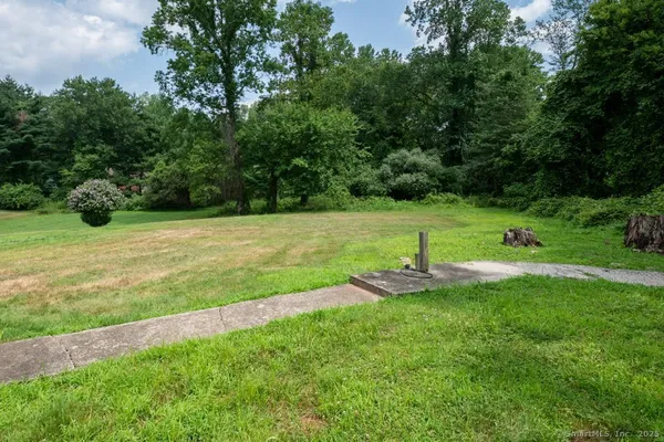 $849,900 | 78 Blue Hills Road, North Haven, CT 06473
