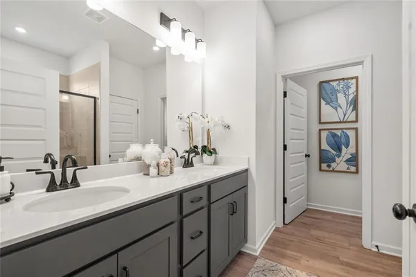 a en suite bathroom with a double vanity sink and a mirror