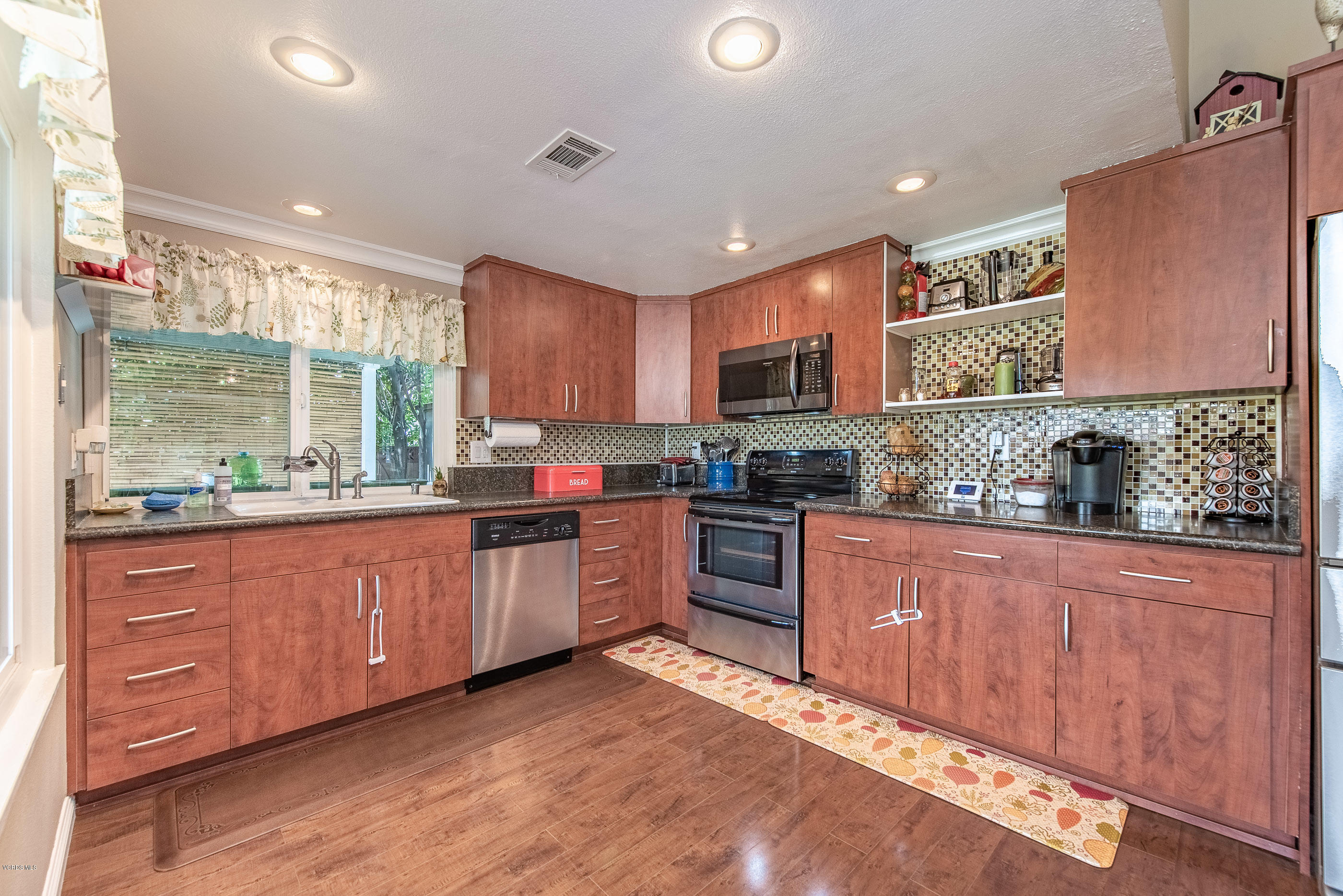 5856 Cochran Street Simi Valley, CA 93063 - Photo 10 of 35 5856 Cochran St Simi Valley