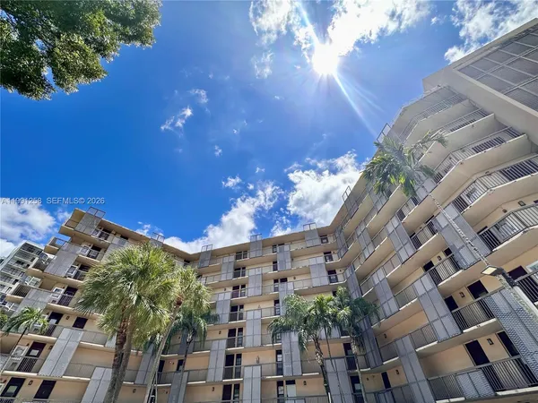 $1,800 | 3301 North Country Club Drive, Unit 410, Aventura, FL 33180
