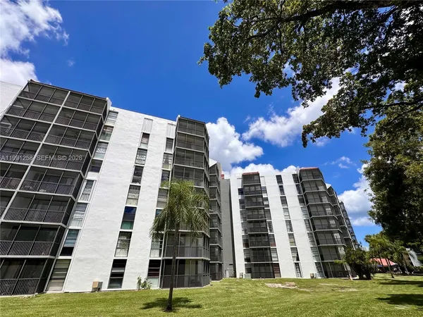 $1,800 | 3301 North Country Club Drive, Unit 410, Aventura, FL 33180